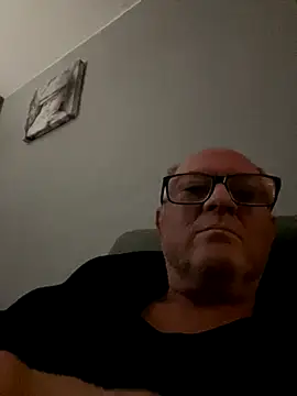 Snapshot of naughtygrandad1 chatting on October 4, 2025, 4:32 am naughtygrandad1 online show from October 4, 2025, 4:32 am