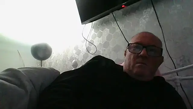 Snapshot of naughtygrandad1 chatting on October 24, 2025, 6:43 am naughtygrandad1 online show from October 24, 2025, 6:43 am