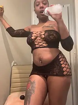 Snapshot of ObsessedWLyla chatting on November 7, 2025, 7:41 am ObsessedWLyla online show from November 7, 2025, 7:41 am