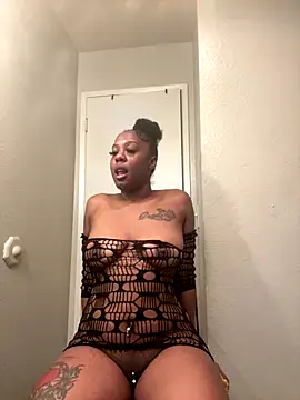 Snapshot of ObsessedWLyla chatting on November 13, 2025, 8:57 am ObsessedWLyla online show from November 13, 2025, 8:57 am