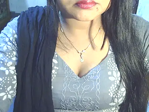 Nusrat Faria07 online show from December 18, 2025, 1:06 pm