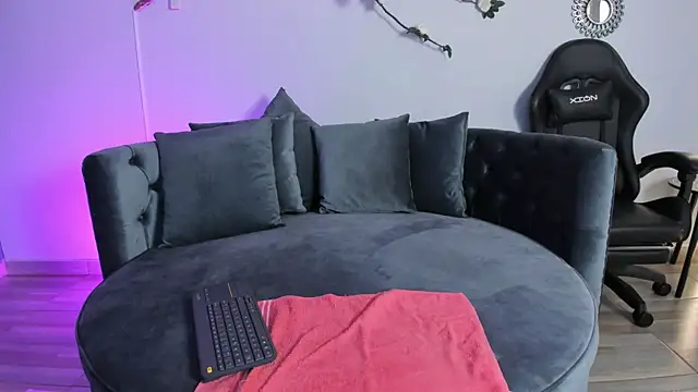 Kathe anderson    online show from September 12, 2025, 12:38 pm