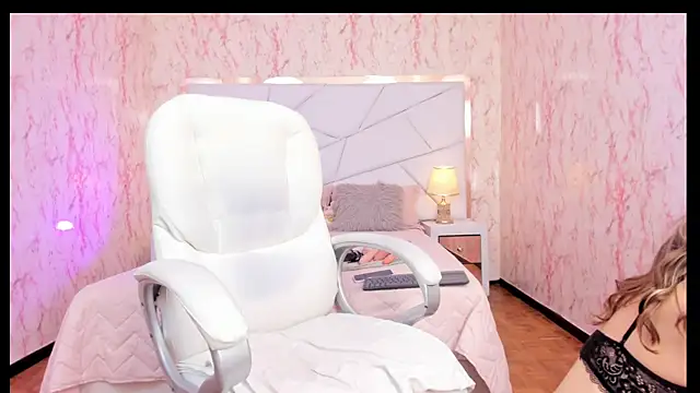 Emily Whinfre online show from September 25, 2025, 8:34 pm