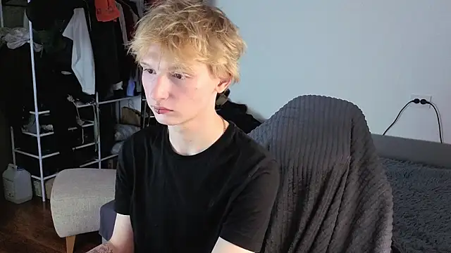 Your avatar online show from October 22, 2025, 11:15 pm