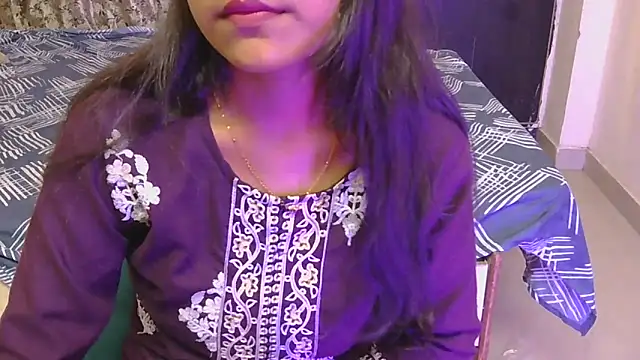 Snapshot of hoty-priya chatting on June 19, 2026, 5:23 am hoty-priya online show from June 19, 2026, 5:23 am