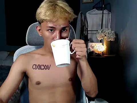 naughtyboyloy 0 online show from December 16, 2025, 6:24 pm