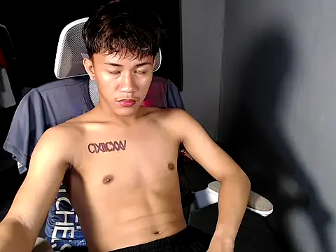 naughtyboyloy 0 online show from April 6, 2026, 5:14 pm