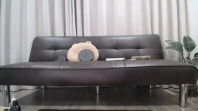 Liz Hu online show from December 4, 2025, 9:51 am