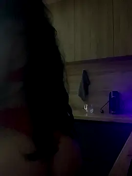 itsyourgirltee online show from December 2, 2025, 7:53 pm