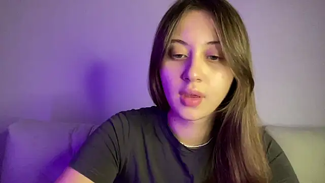 Snapshot of StellarAlice chatting on November 11, 2025, 5:57 pm StellarAlice online show from November 11, 2025, 5:57 pm