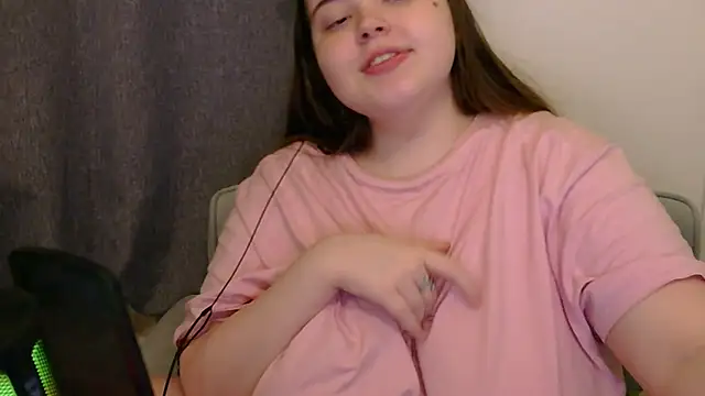 brattyprincessemma online show from December 3, 2025, 6:28 pm