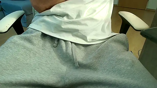 Breezydicksn online show from April 30, 2026, 8:15 pm