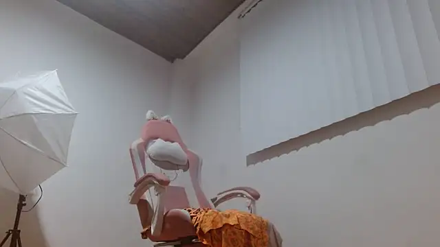 Crystal Star  online show from December 15, 2025, 9:57 am