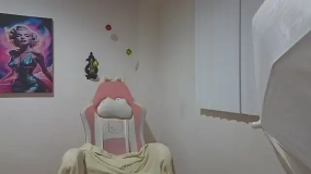 Crystal Star  online show from December 22, 2025, 9:39 am