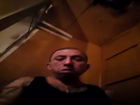 Snapshot of Boogiehtx713 chatting on December 17, 2025, 9:43 pm Boogiehtx713 online show from December 17, 2025, 9:43 pm