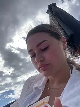 KayaAzur online show from September 29, 2025, 8:08 am