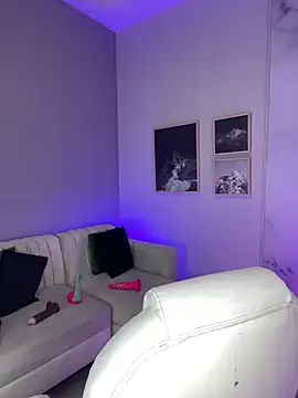 dreamleah  online show from April 15, 2026, 2:29 am