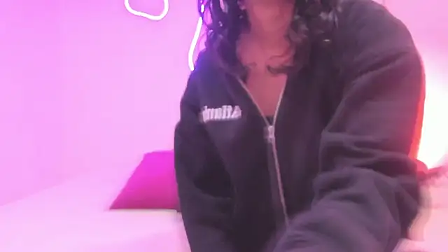 Cherrydollxx online show from November 6, 2025, 11:44 am