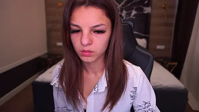 AnitaBambie online show from October 10, 2025, 5:39 am