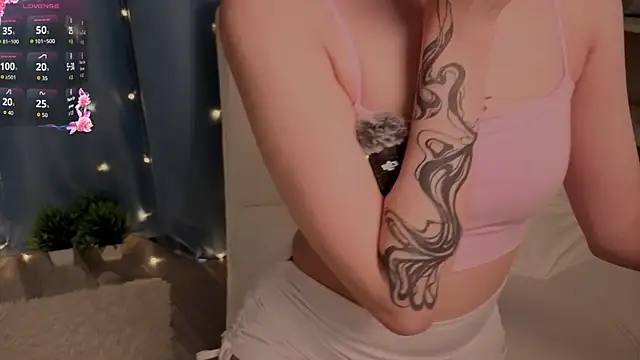 Snapshot of Winaria chatting on October 25, 2025, 4:20 am Winaria online show from October 25, 2025, 4:20 am