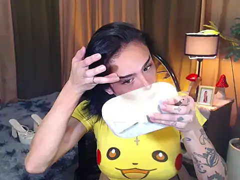 Snapshot of WILDROXIE chatting on September 23, 2025, 11:08 pm WILDROXIE online show from September 23, 2025, 11:08 pm