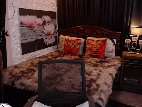 WILDROXIE online show from February 8, 2026, 12:14 am