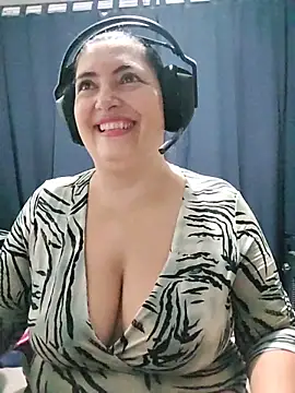 Snapshot of lina_maria99 chatting on October 28, 2025, 11:18 pm lina maria99 online show from October 28, 2025, 11:18 pm