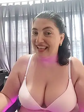 Snapshot of lina_maria99 chatting on November 9, 2025, 5:44 pm lina maria99 online show from November 9, 2025, 5:44 pm