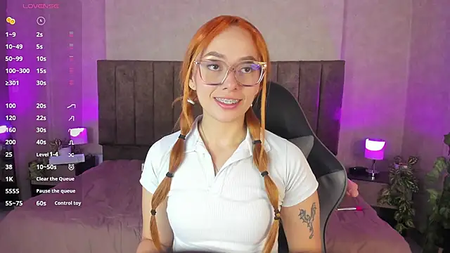 Snapshot of LanaMills_ chatting on September 18, 2025, 4:58 am LanaMills online show from September 18, 2025, 4:58 am