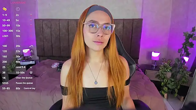 Snapshot of LanaMills_ chatting on October 9, 2025, 3:59 am LanaMills online show from October 9, 2025, 3:59 am