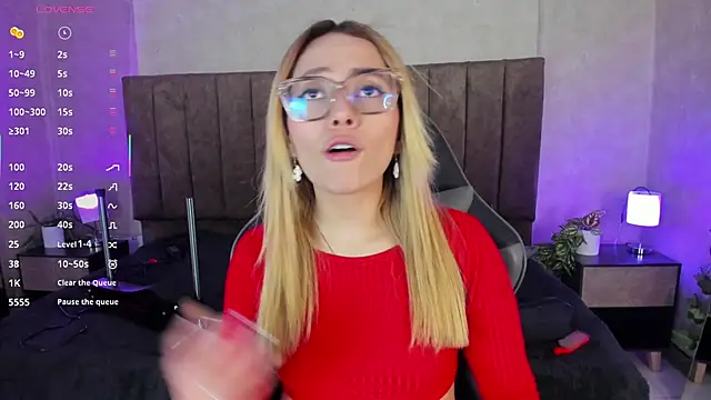 Snapshot of LanaMills_ chatting on November 7, 2025, 4:45 am LanaMills online show from November 7, 2025, 4:45 am