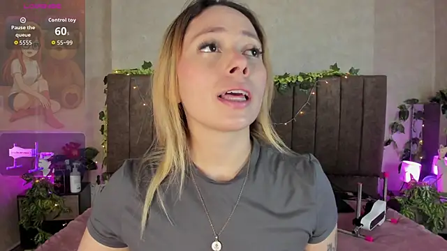 LanaMills  online show from April 13, 2026, 5:13 am