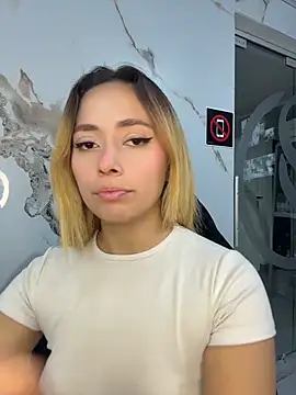 Snapshot of LanaMills_ chatting on May 15, 2026, 5:25 am LanaMills online show from May 15, 2026, 5:25 am