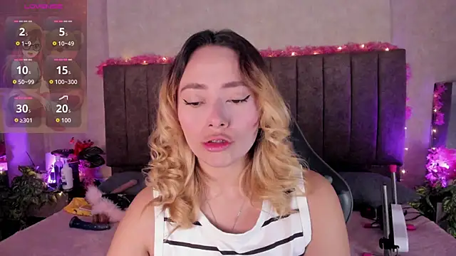 Snapshot of LanaMills_ chatting on May 28, 2026, 4:54 am LanaMills online show from May 28, 2026, 4:54 am
