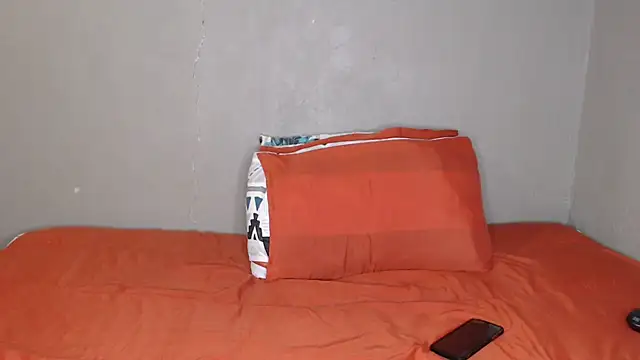 Snapshot of Lunalee chatting on February 22, 2026, 10:19 pm Lunalee online show from February 22, 2026, 10:19 pm