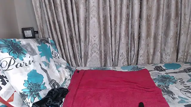 Snapshot of Lunalee chatting on March 25, 2026, 7:20 pm Lunalee online show from March 25, 2026, 7:20 pm