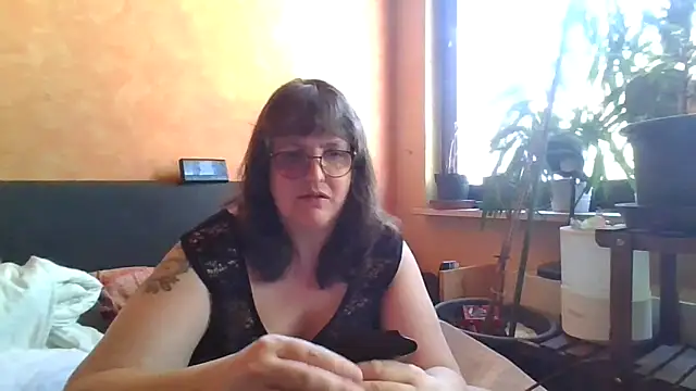 Snapshot of ladyfrombonn chatting on April 8, 2026, 1:33 pm ladyfrombonn online show from April 8, 2026, 1:33 pm