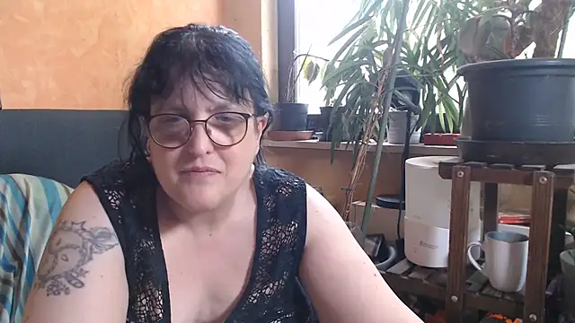 Snapshot of ladyfrombonn chatting on May 12, 2026, 2:14 pm ladyfrombonn online show from May 12, 2026, 2:14 pm