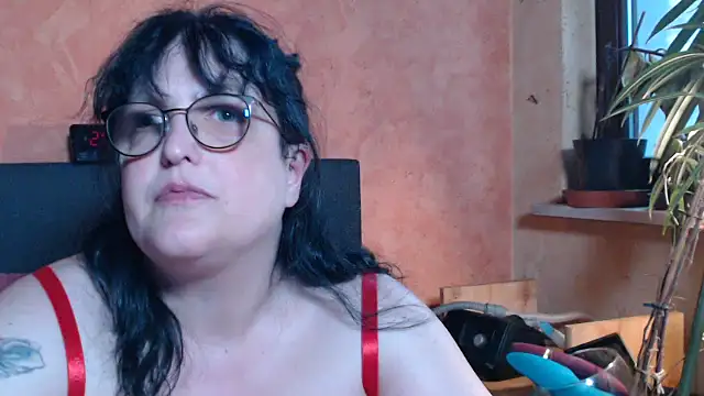 Snapshot of ladyfrombonn chatting on May 15, 2026, 6:37 pm ladyfrombonn online show from May 15, 2026, 6:37 pm