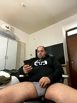 Snapshot of Roma84000 chatting on November 9, 2025, 1:53 pm Roma84000 online show from November 9, 2025, 1:53 pm