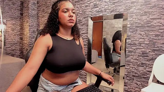 Snapshot of BellyBigBoobs chatting on September 23, 2025, 2:20 pm BellyBigBoobs online show from September 23, 2025, 2:20 pm