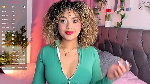 isajonnes18 online show from December 22, 2025, 9:56 pm