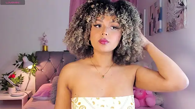 isajonnes18 online show from July 23, 2026, 8:51 pm