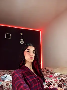 ingrid zese  online show from November 25, 2025, 5:35 pm