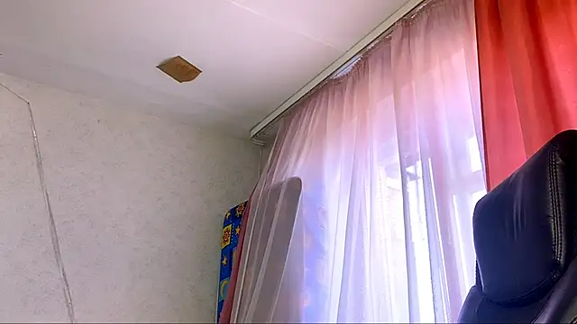 Snapshot of Smoke_mama chatting on September 16, 2025, 6:36 am Smoke mama online show from September 16, 2025, 6:36 am