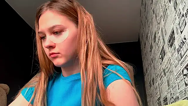 Snapshot of Smoke_mama chatting on October 4, 2025, 4:43 am Smoke mama online show from October 4, 2025, 4:43 am