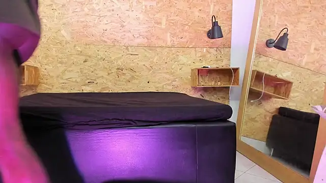 santiblack7 online show from October 8, 2025, 7:55 pm