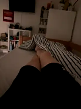 Snapshot of Aaron_24_ chatting on December 23, 2025, 5:16 am Aaron 24 online show from December 23, 2025, 5:16 am