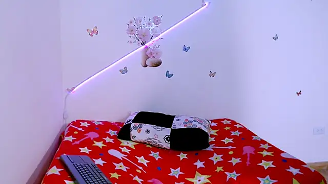 angelyxs online show from October 15, 2025, 7:25 pm