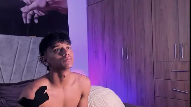 ZYZZ1312 online show from September 9, 2025, 2:49 pm